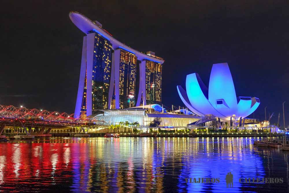 Marina Bay Sands, uno de los hoteles que puedes reservar en Booking, el mejor buscador para organizar un viaje