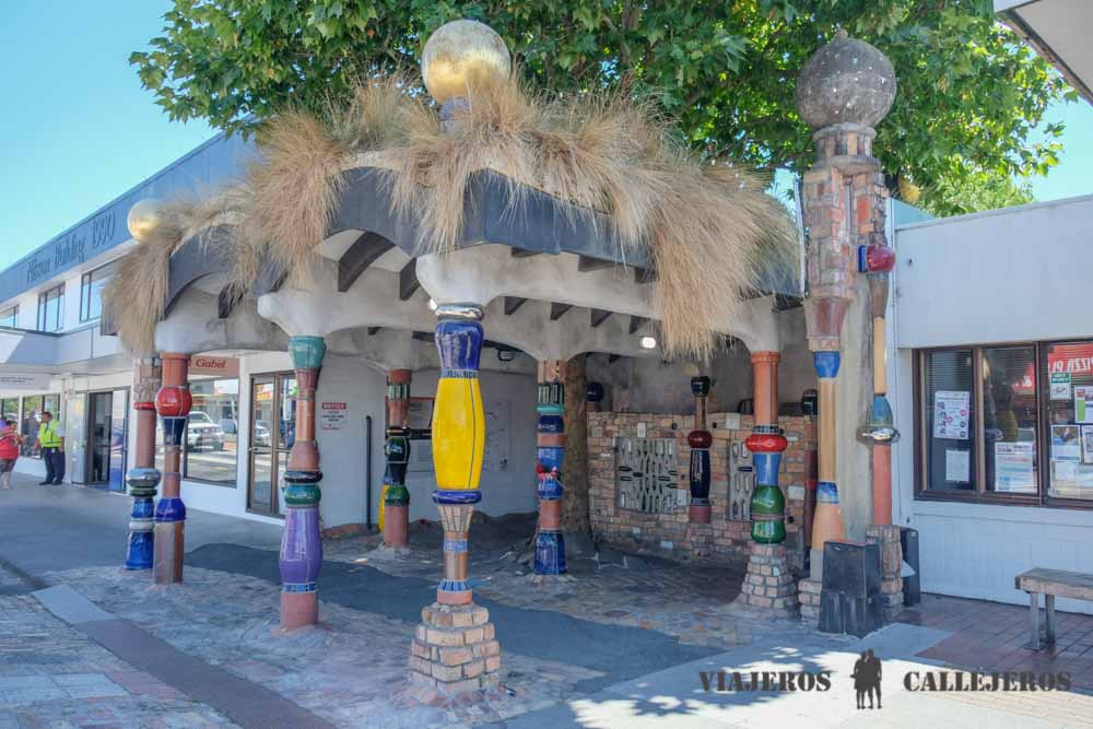 Baños Hundertwassen en Kanakawa