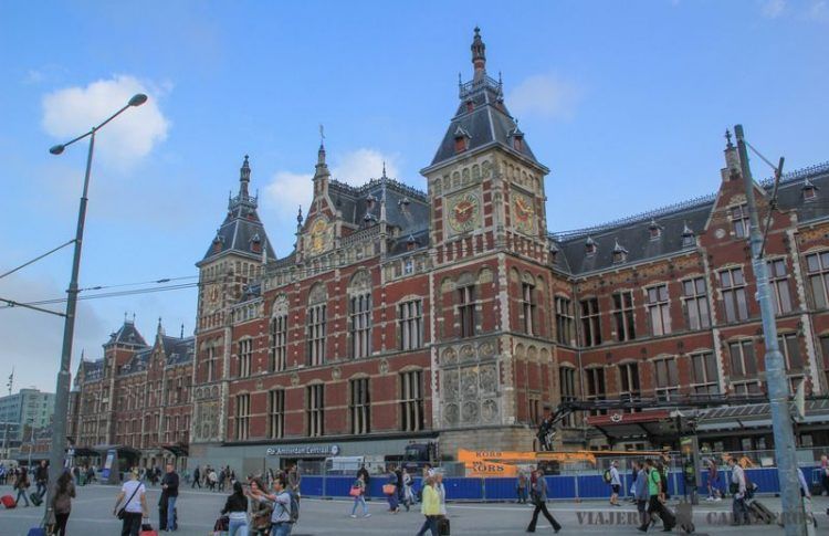 La Estación Central, el mejor lugar donde dormir en Ámsterdam para estar cerca de todo