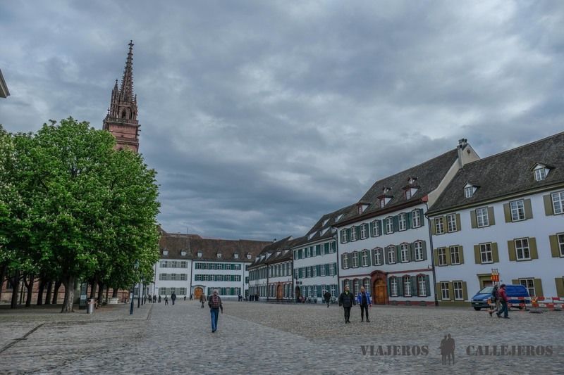 Munsterplatz, uno de los lugares que visitar en Basilea