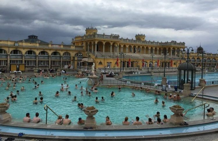Utilizar la tarjeta turística de Budapest para conocer los lugares más emblemáticos de la ciudad