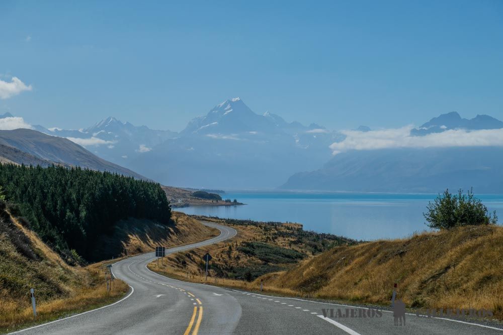 Carretera 80 del Lago Pukaki con el Aoraki al fondo