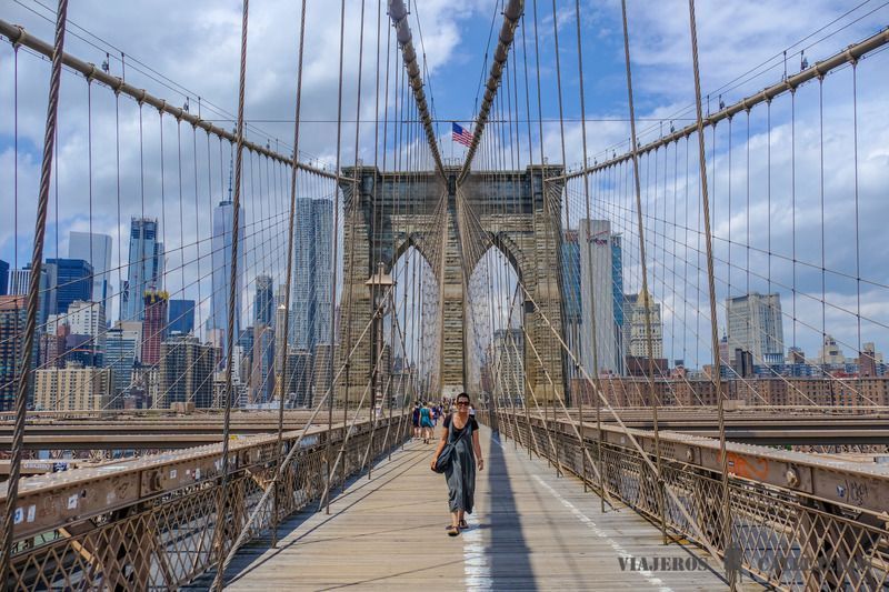 Cruzar el Puente de Brooklyn en un viaje a Nueva York