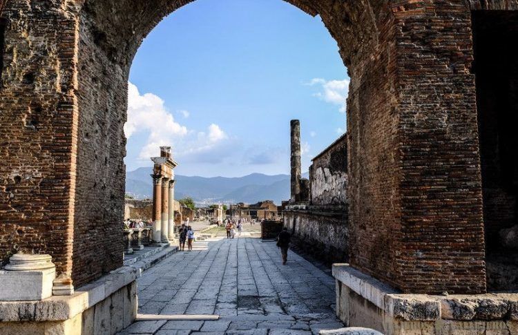 Como ir de Nápoles a Pompeya