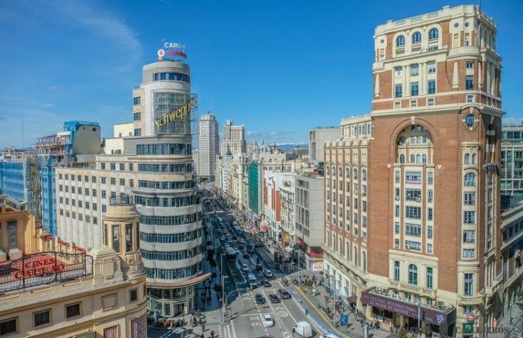 La Gran Vía, otro de los lugares que ver en Madrid