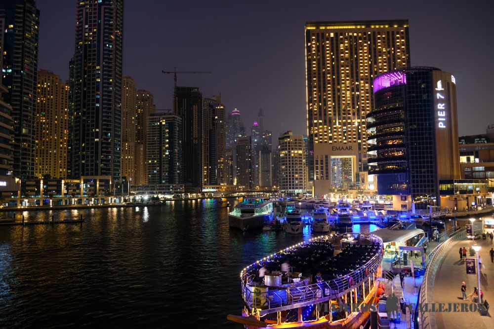 Dubai Marina por la noche