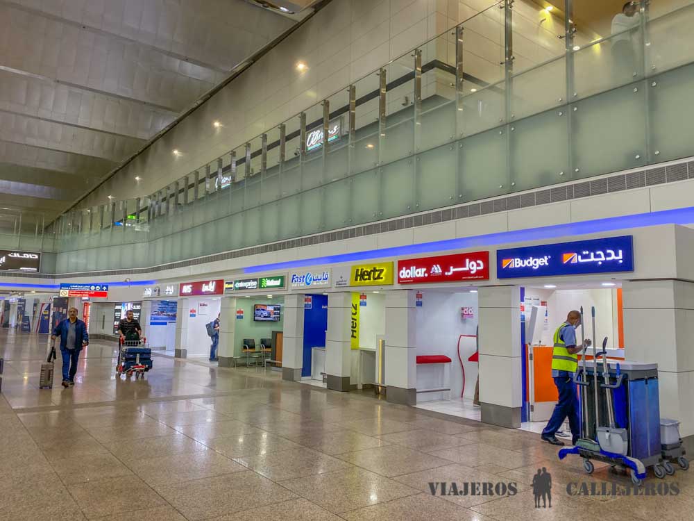 Oficinas de alquiler de coche en el aeropuerto de Dubái