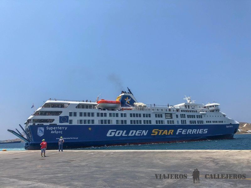 Ferry de Atenas a Santorini