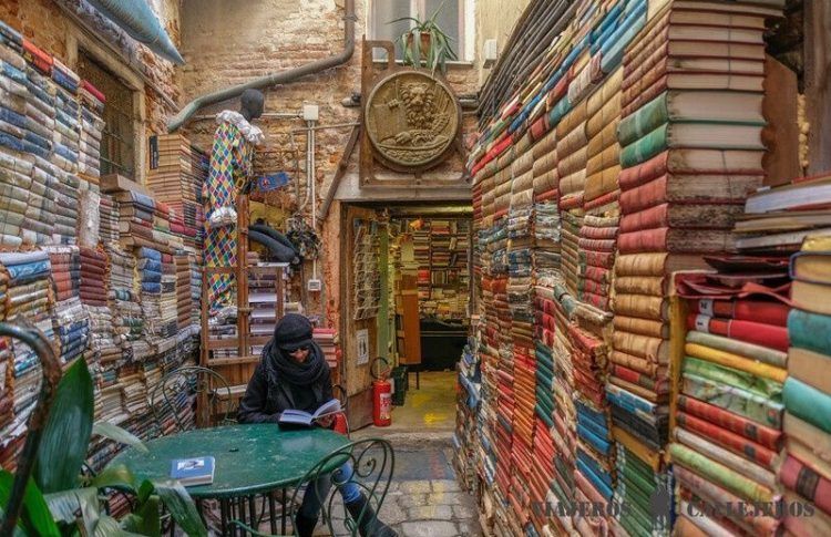 Librería Aqua Alta