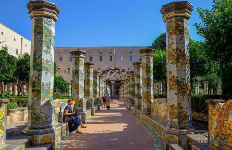 Basílica de Santa Clara, uno de los lugares incluidos en el Naples Pass