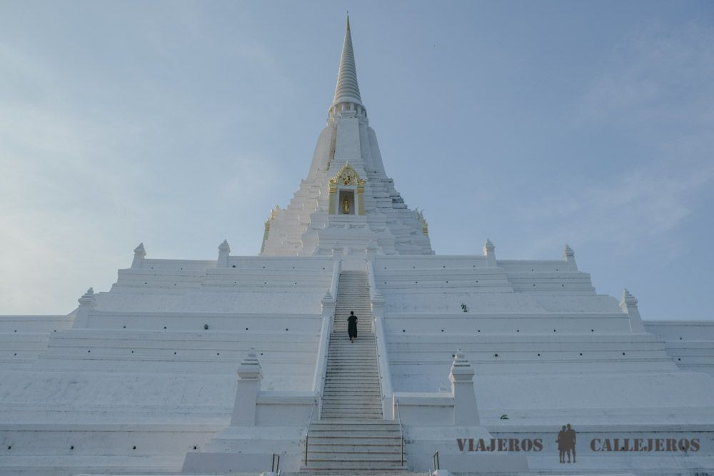 Wat Phu Khao Thong