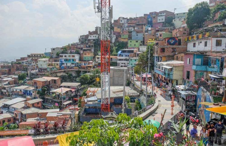 Visita a Comuna 13 en una ruta por Medellín en dos días