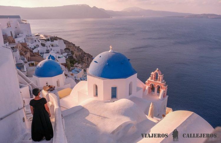 Santorini, una de las islas que debes incluir en una ruta por las Islas Griegas en 7 días