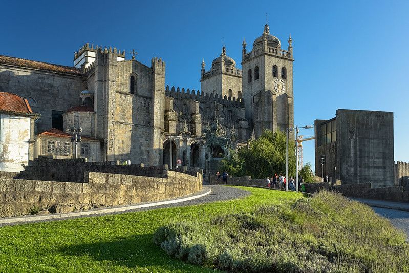 Catedral, uno de los lugares que visitar en Oporto