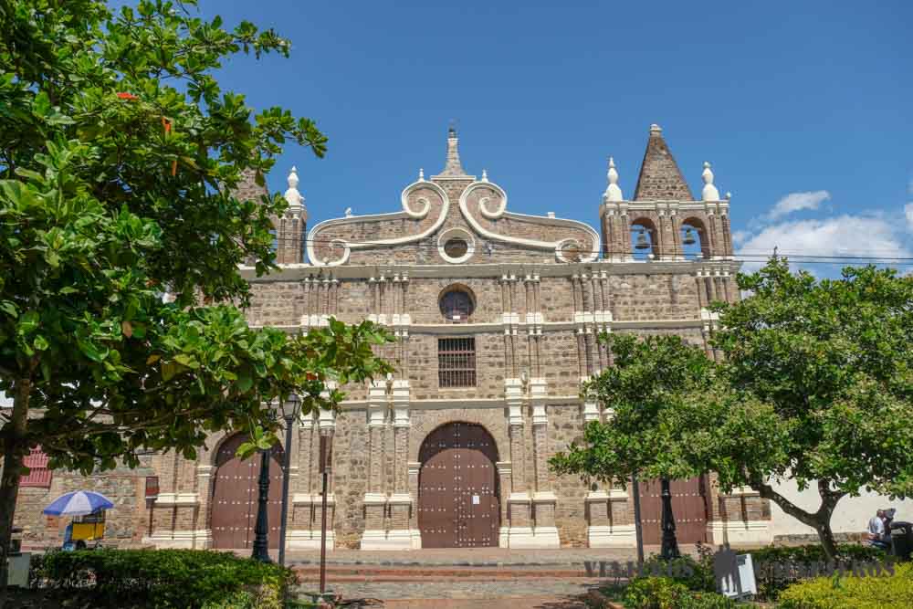 Iglesia de Santa Bárbara, uno de los lugares que ver en Santa Fe de Antioquia