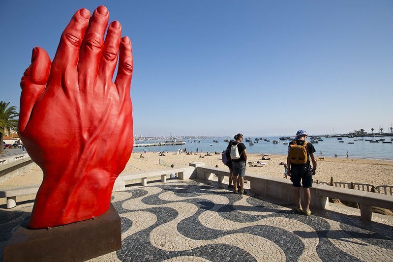 Recorrer el Paseo Marítimo, una de las cosas que hacer en Cascais