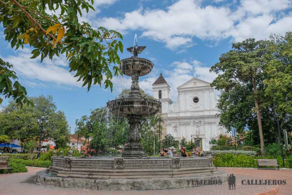 Visitar la Plaza Mayor Simón Bolívar