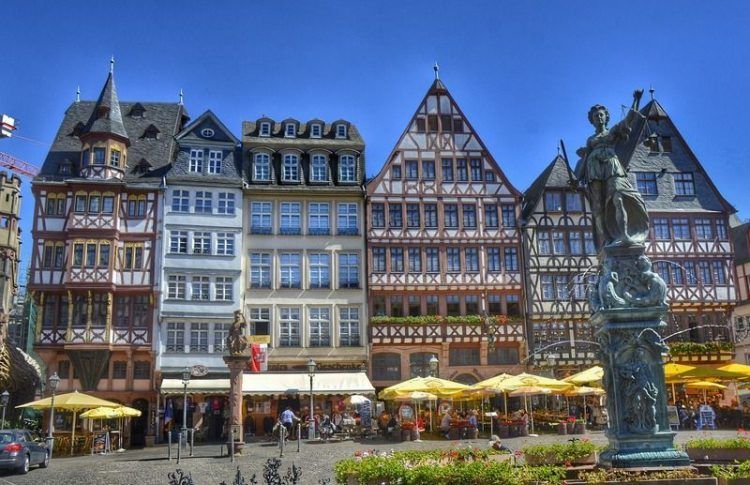 Plaza Römerberg, uno de los lugares que visitar en el tour gratis en Frankfurt