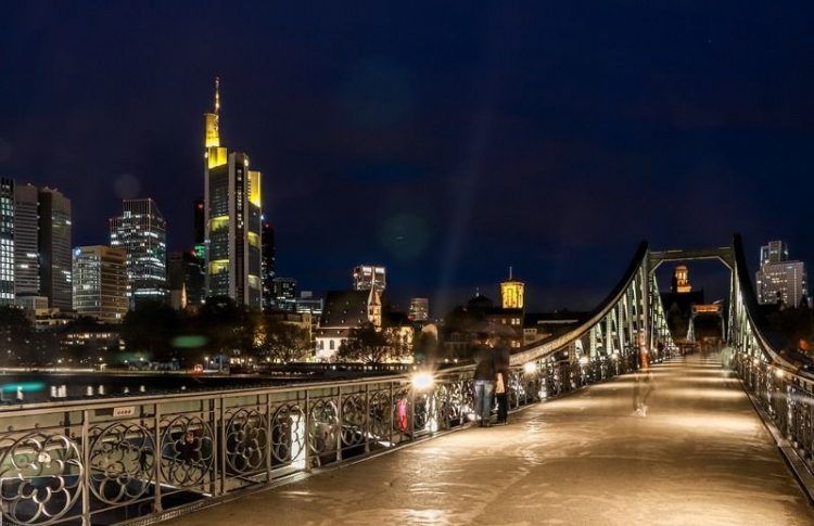 Puente de Hierro o Eiserner Steg, el puente que une el centro histórico con Sachsenhausen