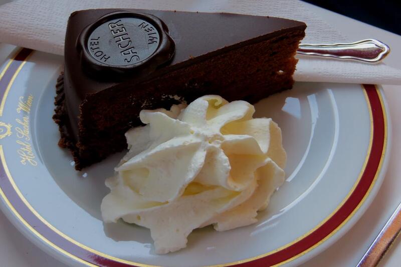 Café Sacher, uno de los lugares donde comer en Viena