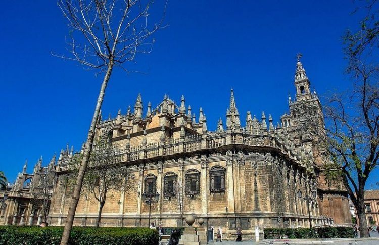 La Catedral, uno de los lugares que visitarás en los free tours en Sevilla