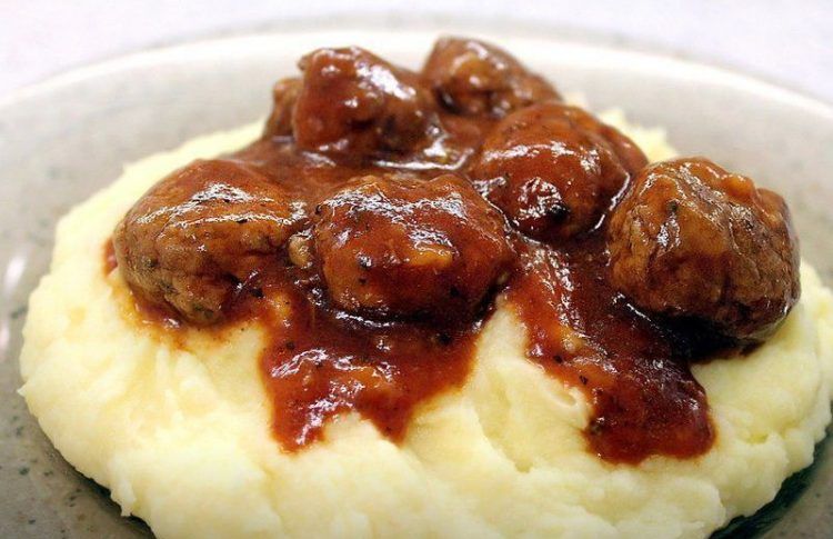 Köttbullar uno de los platos que debes probar en los restaurantes en Estocolmo