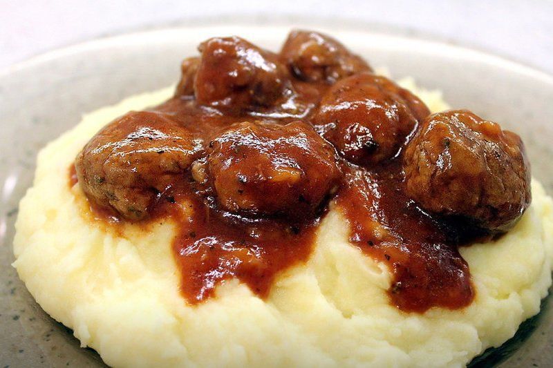 Köttbullar uno de los platos que debes probar en los restaurantes en Estocolmo