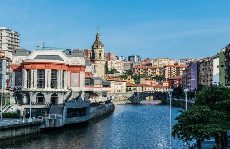 Mercado de la Ribera, uno de los lugares que visitar en el tour gratis en Bilbao