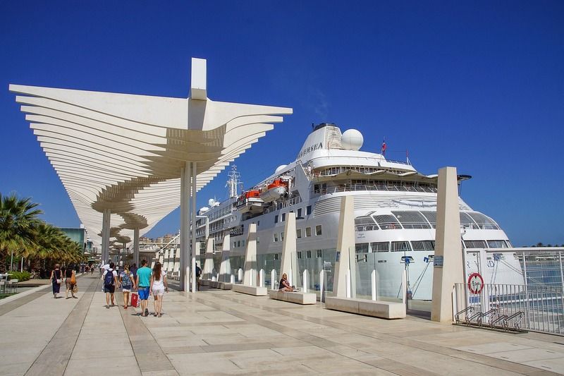 El puerto, otro de los mejores free tours en Málaga
