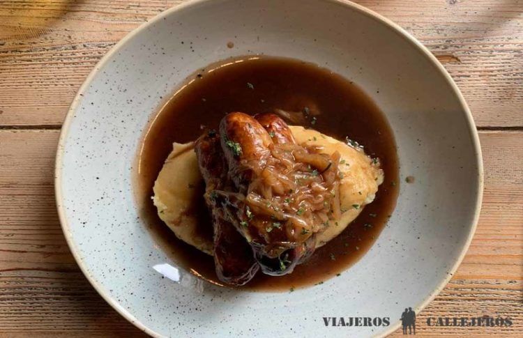 Sausage and mash, uno de los platos que probar en los restaurantes de Edimburgo