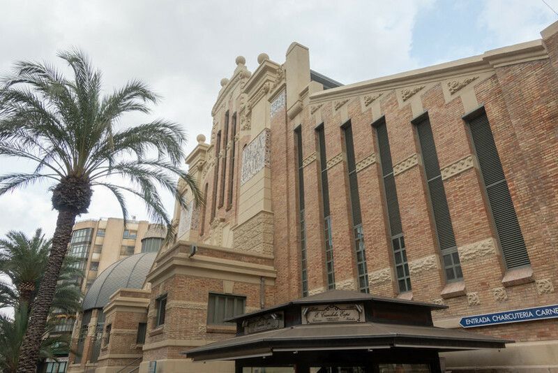 Visitar el Mercado, una de las cosas que hacer en Alicante