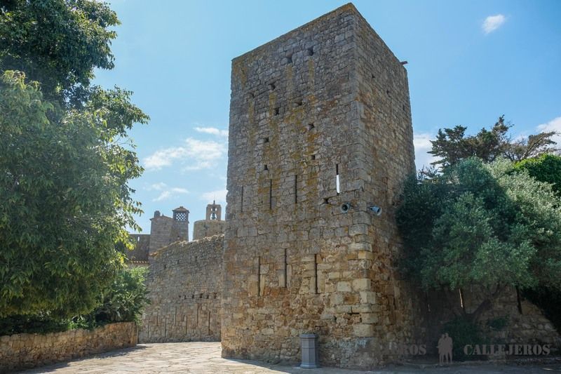 Recorrer el Paseo Arqueológico, otra de las cosas que hacer en Pals