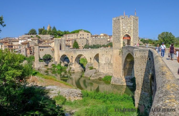 Besalú, uno de los pueblos que no pueden faltar en la guía de Cataluña