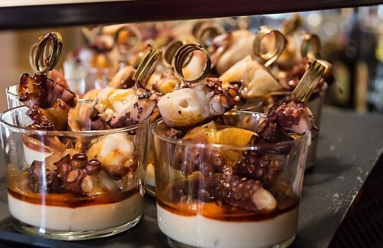 Pintxos, una de las delicias que probar en los restaurantes en Bilbao