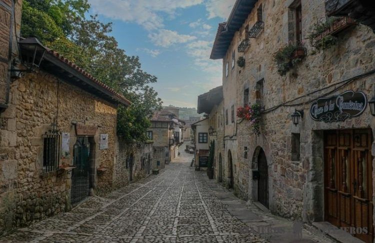 Santillana del Mar, una de las poblaciones del Camino del Norte