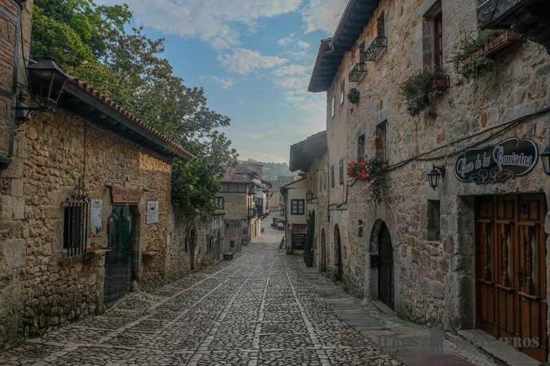 Santillana del Mar, otra de las localidades de la guía de Cantabria