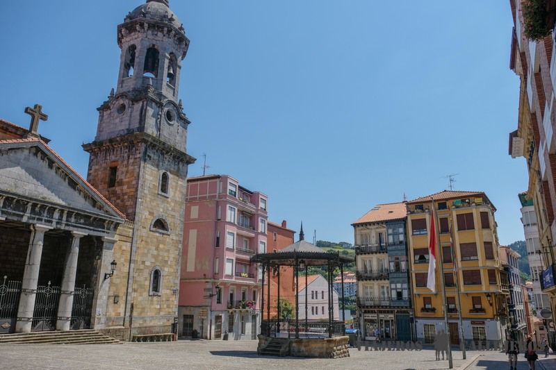 Plaza de Sabino Arana, uno de los lugares que ver en Bermeo