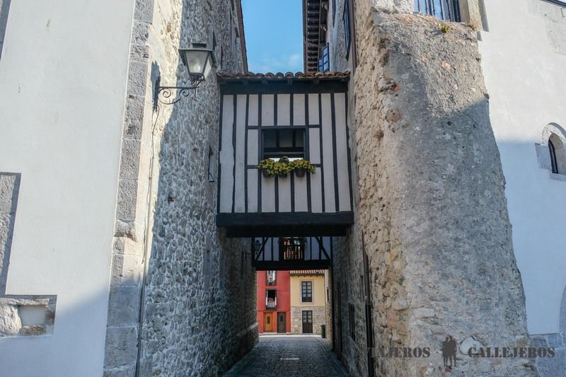 Plaza de Santa Ana, uno de los lugares que ver en Llanes