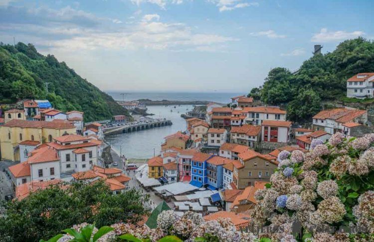 Cudillero, otro de los pueblos que se incluyen en la guía de Asturias