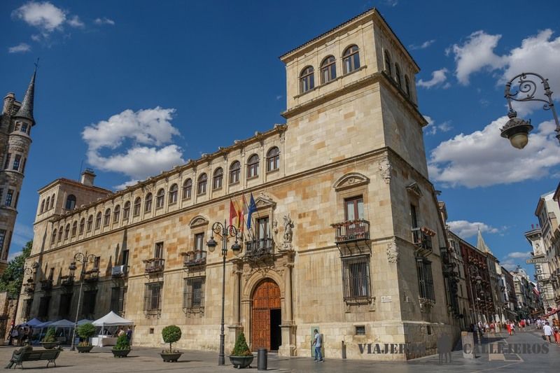 Palacio de los Guzmanes, uno de los lugares que visitar en León