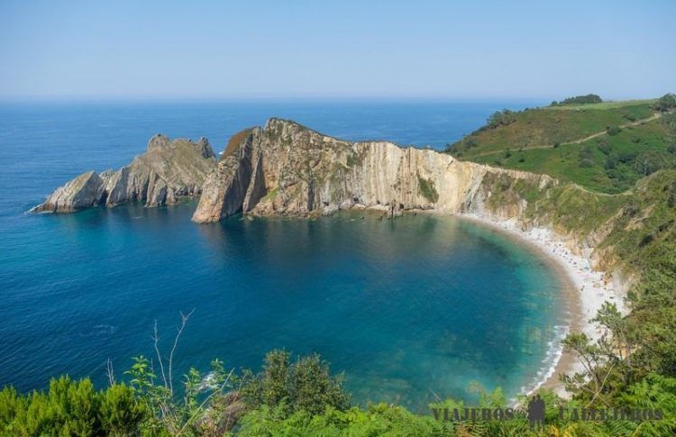 Playa del Silencio, una de las playas que no puedes perderte en un viaje a Asturias