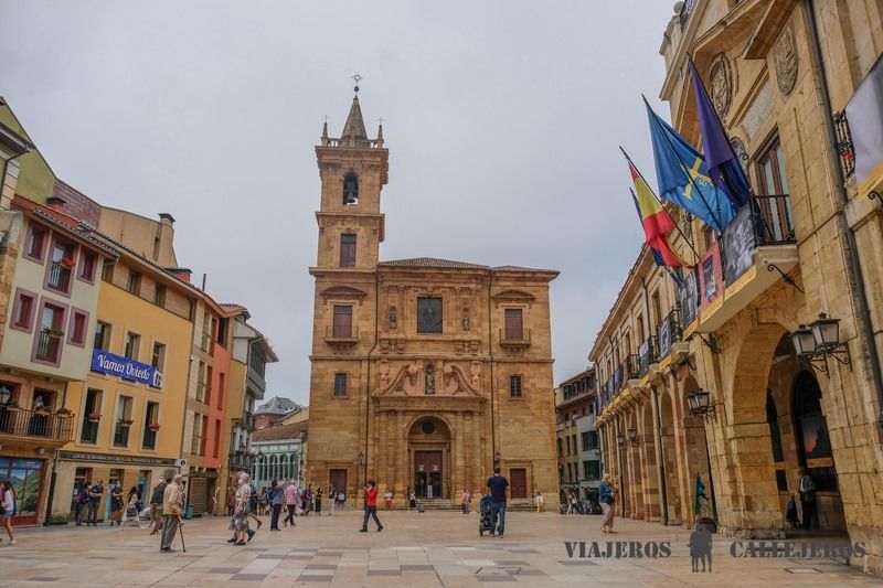 Plaza de la Constitución, uno de los lugares que visitar en Oviedo