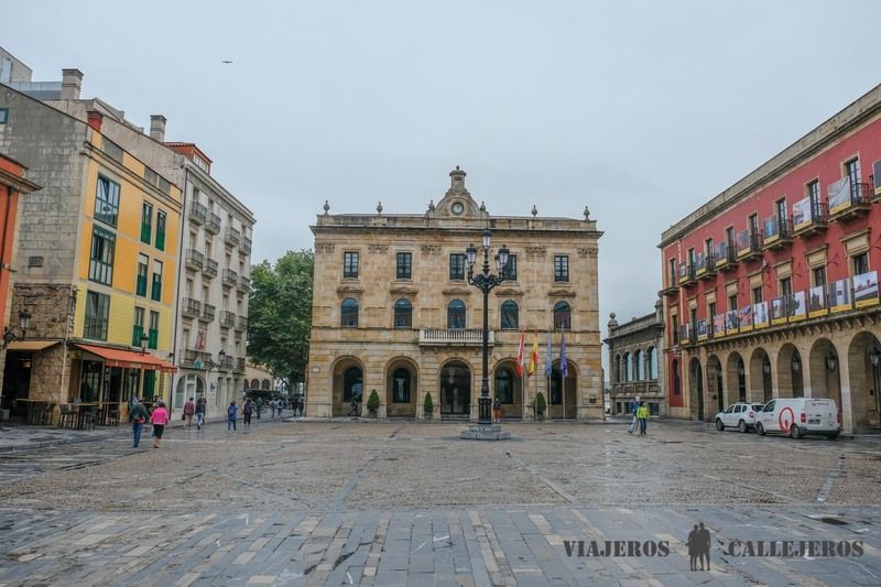 Plaza Mayor, uno de los lugares que ver en Gijón