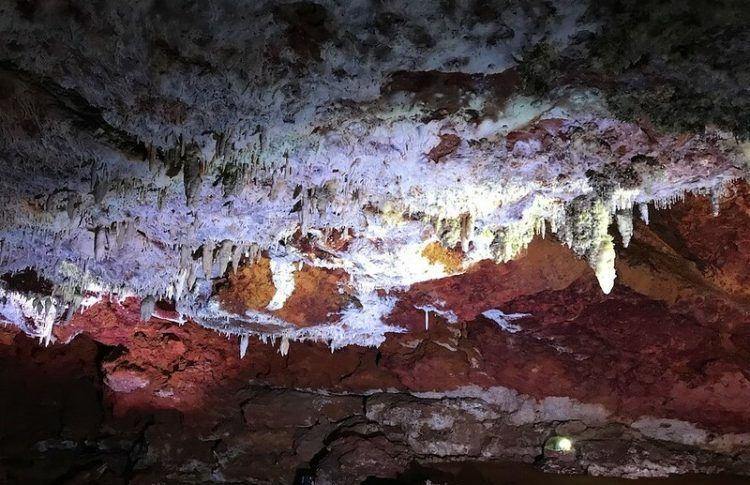 Cueva de El Soplao, uno de los lugares que no puedes perderte y que incluimos en la guía de Cantabria