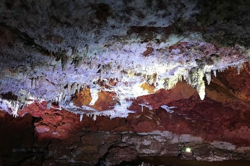 Cueva de El Soplao, uno de los lugares que no puedes perderte y que incluimos en la guía de Cantabria