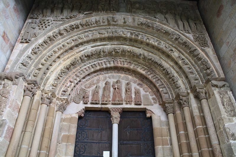 Visitar el Monasterio de Leyre, una de las cosas que hacer en Navarra