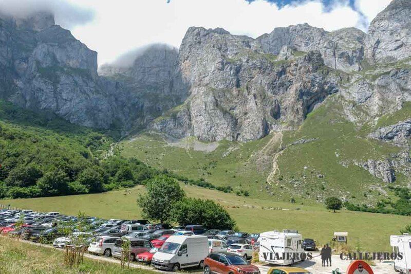 Parking del recinto para subir al Teleférico de Fuente Dé