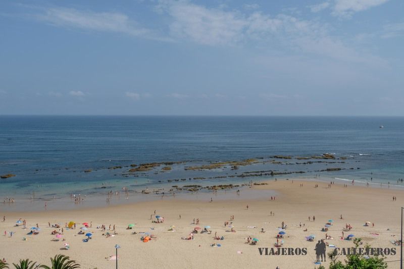 Bañarte en la playa, una de las cosas que hacer en Comillas