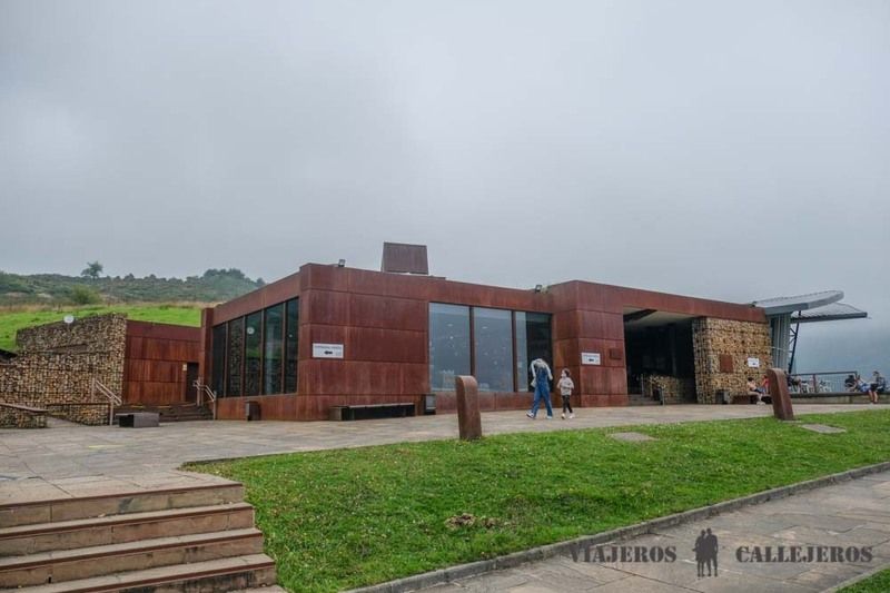 Edificio principal para visitar la Cueva de El Soplao en Cantabria