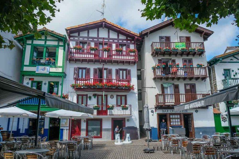 Hondarribia, otro de los lugares que no pueden faltar en la guía del País Vasco